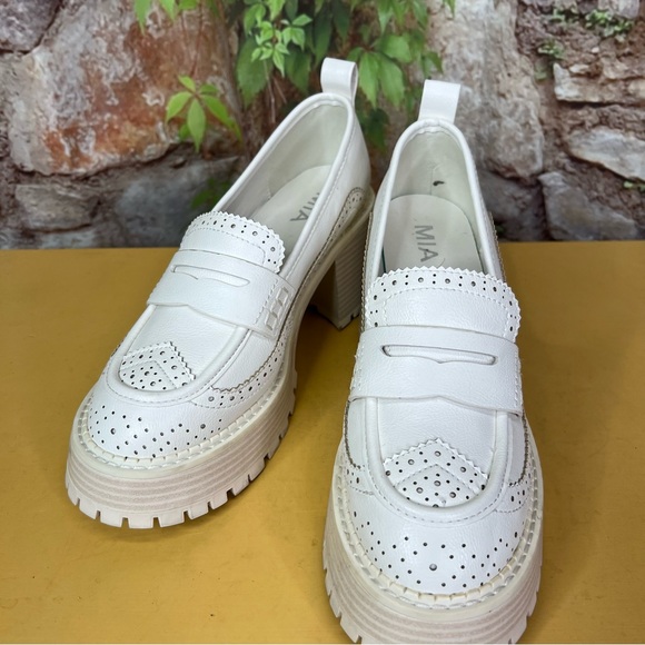 MIA Off-White Oxford Platform Loafers, 8M - Picture 6 of 13
